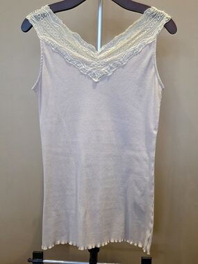 Easel Los Angeles Lace-Trim Ribbed Sleeveless Top in Light Beige
